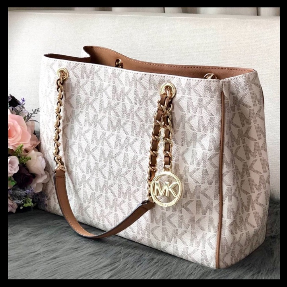 BRAND NEW, 100% AUTHENTIC Michael Kors Purse